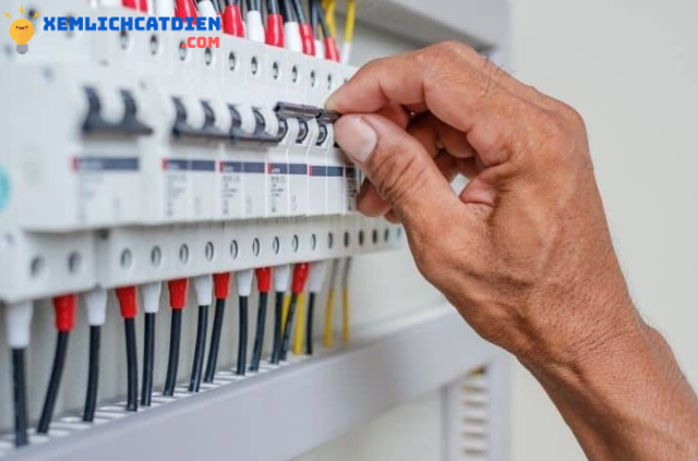 ngat-toan-bo-thiet-bi-dien-de-kiem-tra